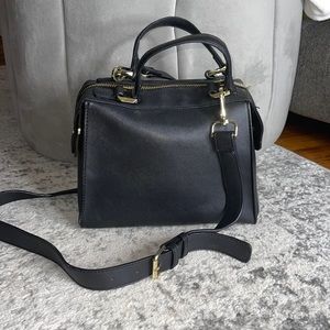 Classic black Steve Madden purse with gold hardware 🖤💛